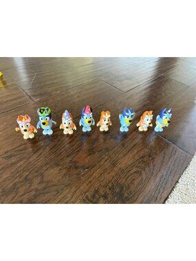 8 bluey characters - 4 bingos, 4 blues